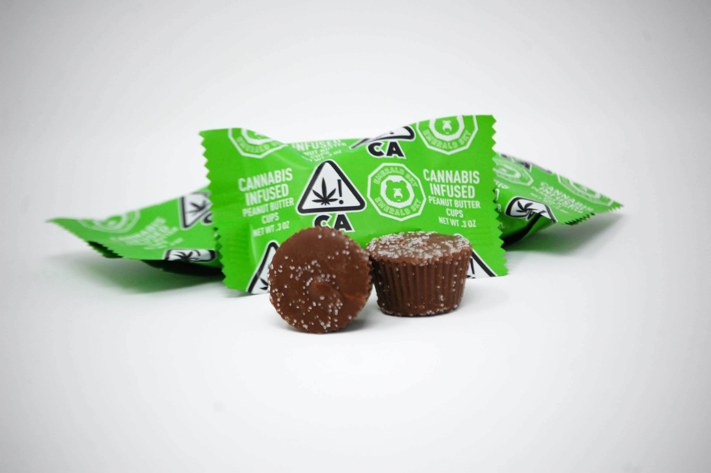 Emerald Sky: Peanut Butter Cups Sativa Milk Chocolate 10ct 100mg